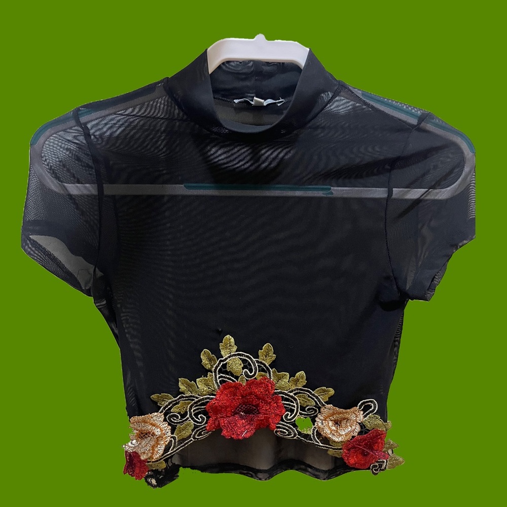 Mesh rose crop top 🌹🖤